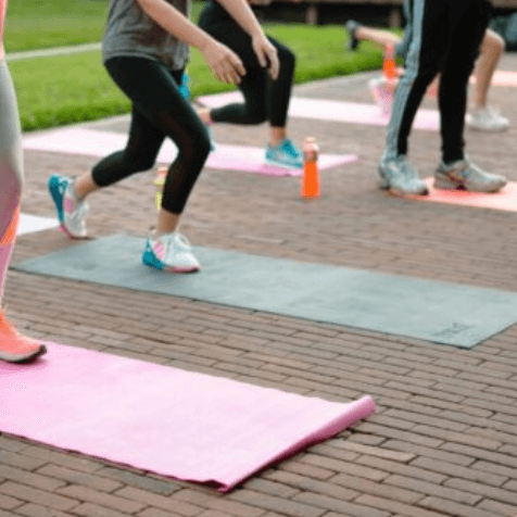 Yoga en plein air par Mélanie