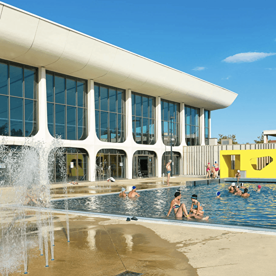 The cool swimming pool for swimming or chilling in Montigny-lès-Metz - 1