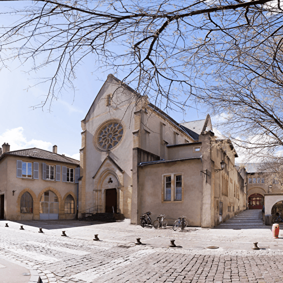 Une chapelle qui envoie du lourd !