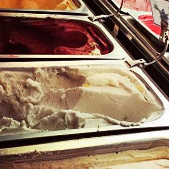 Les glaces du Cercle, au coin de la rue