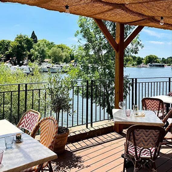Floating aperitivo and pizzas - 1